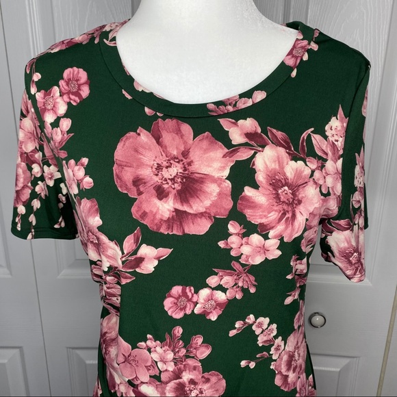 🔥SOLD🔥 Boutique Floral Rouched Midi Dress Green Pink S-L - Picture 3 of 15